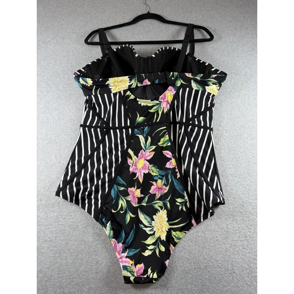 Torrid Slim Fix One Piece Swimsuit Size 2 D/DD Underwire Stripe Floral Black